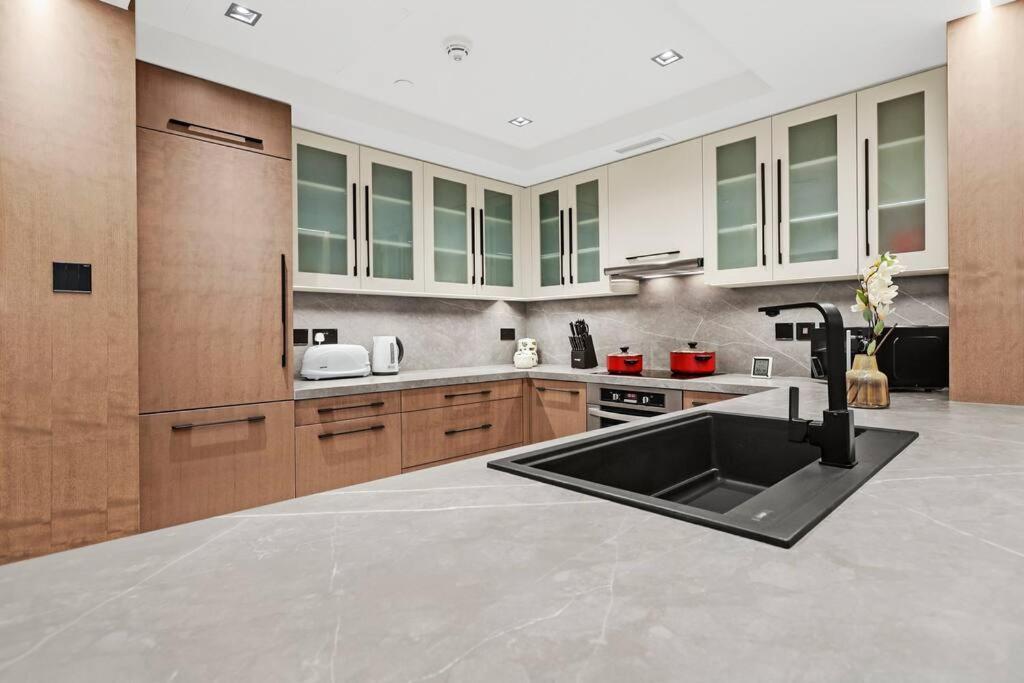 First Class 1br Breathtaking Downtown View Apartment *