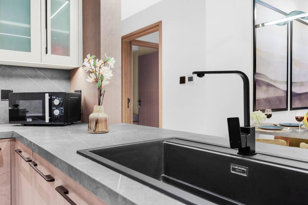 First Class 1br Breathtaking Downtown View Dubai